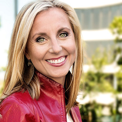 Headshot image of Kelly Johnson.